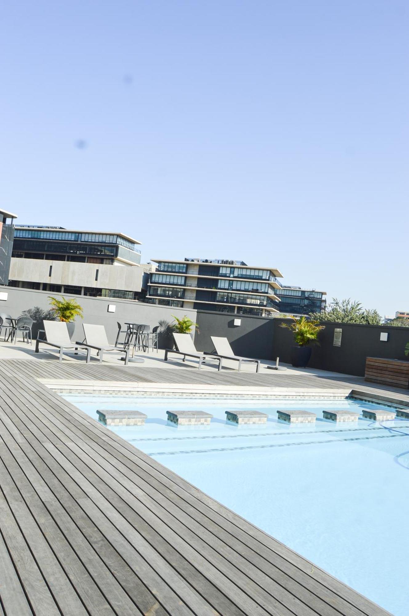 Apartment 5min Walk To Gateway,free Parking, Free Wifi Durban